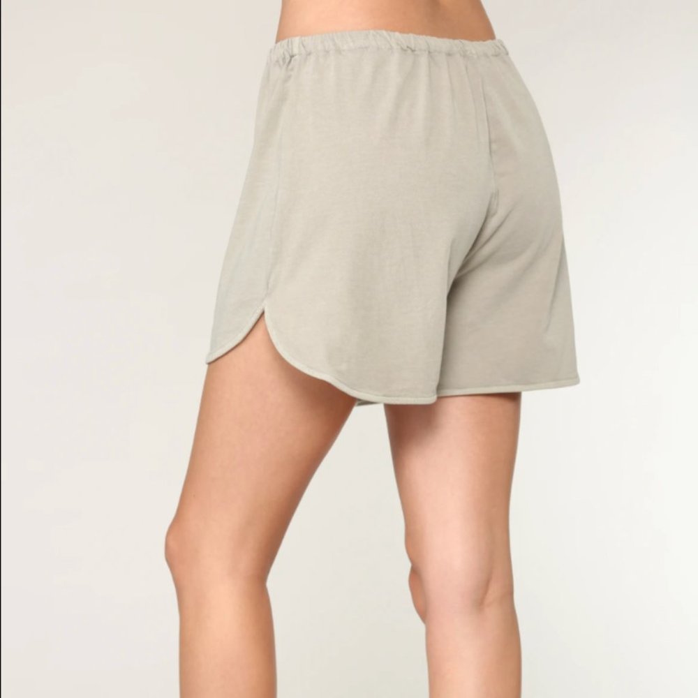 NWT Filosofia 30's Classic Cotton Shorts in Olive - Picture 2 of 2